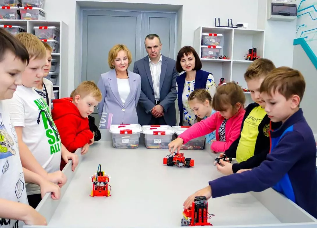При поддержке "Щекиноазот" в Тульской области в Центре детского творчества открылись новые классы: химическая лаборатория и центр робототехники