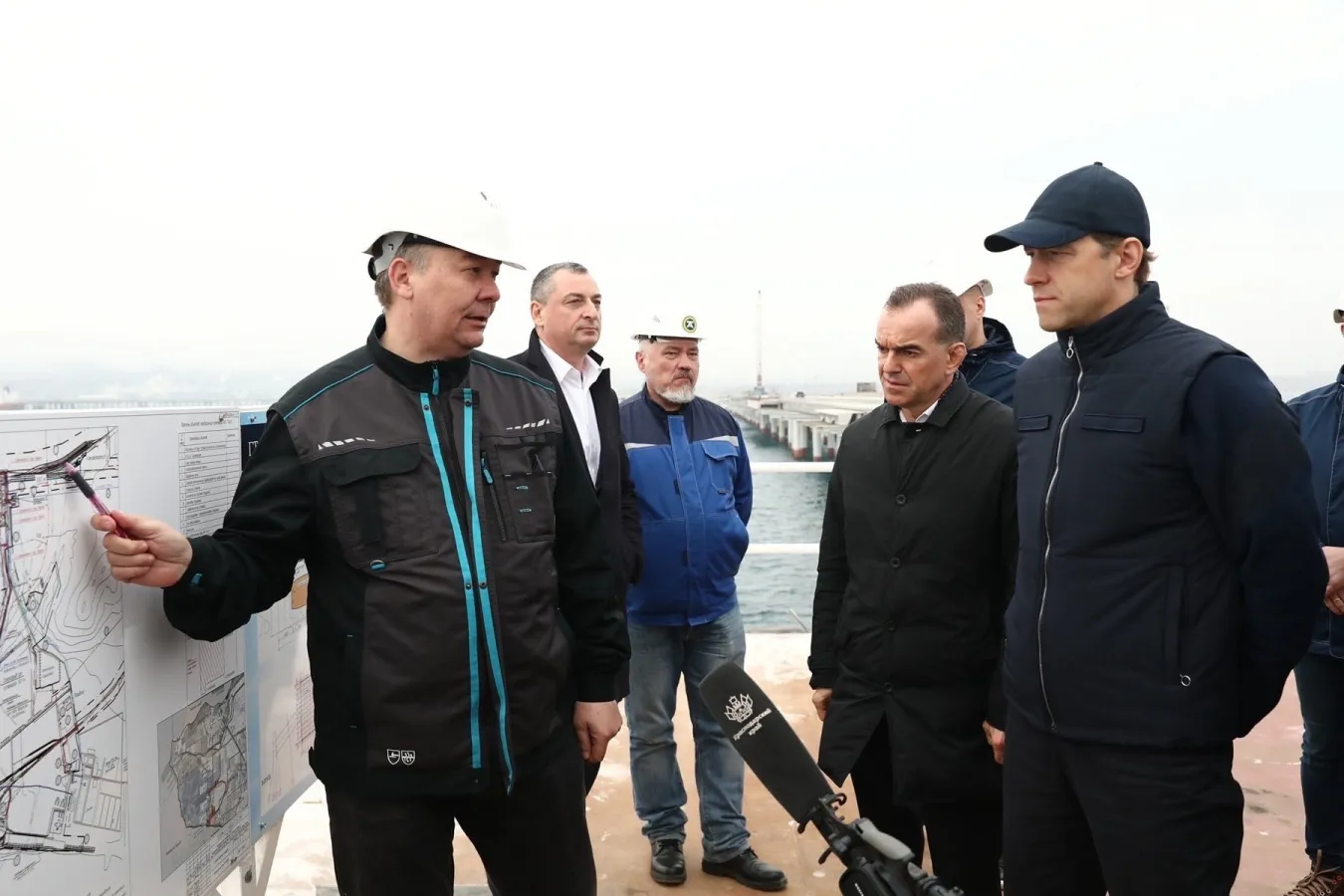 Вице-премьер РФ Денис Мантуров в рамках рабочего визита обсудил будущее строительство перевалочного комплекса аммиака и карбамида в порту Тамань
